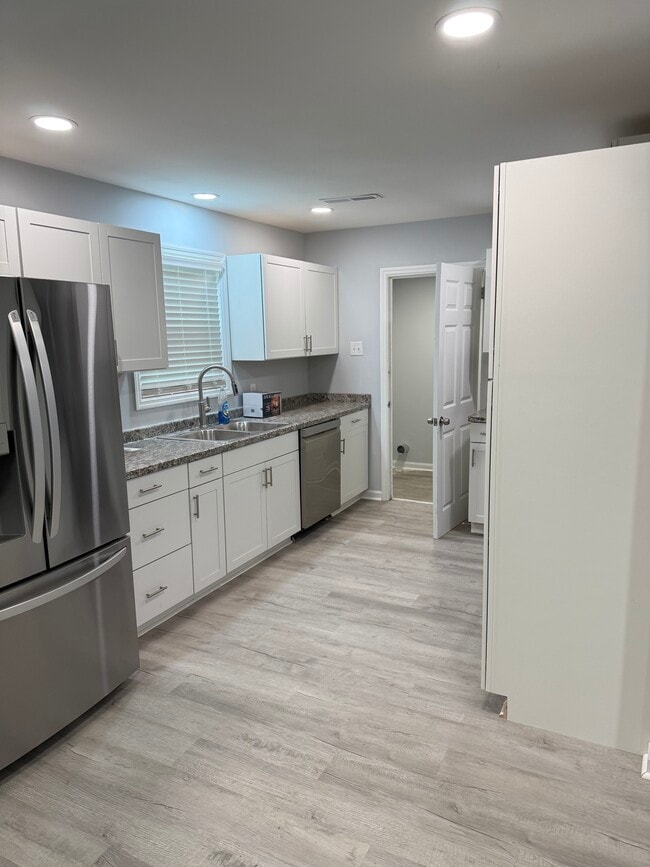 Photo - 638 Cashew St House