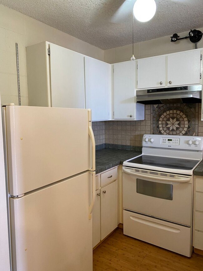 Foto del edificio - Leilehua - Spacious One Bedroom with Secur...