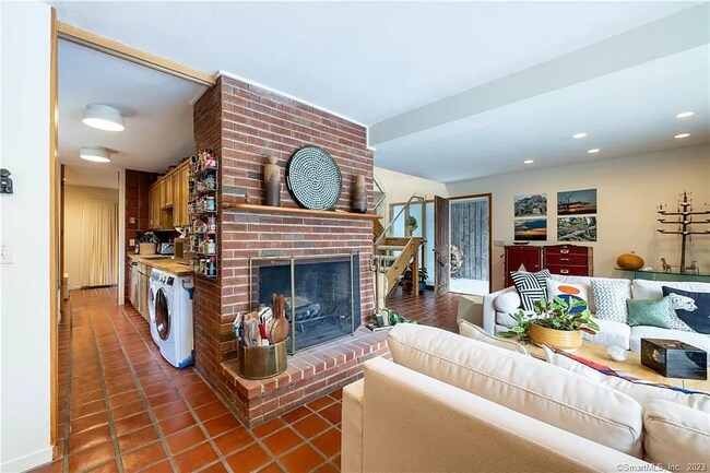 Fireplace - 255 Mamanasco Rd