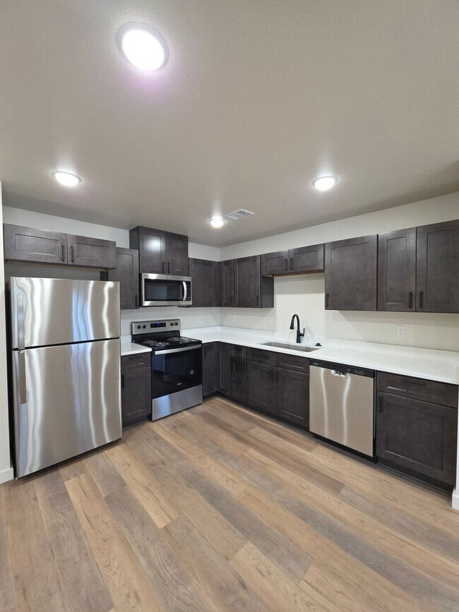 Foto del edificio - 703 W 12th St