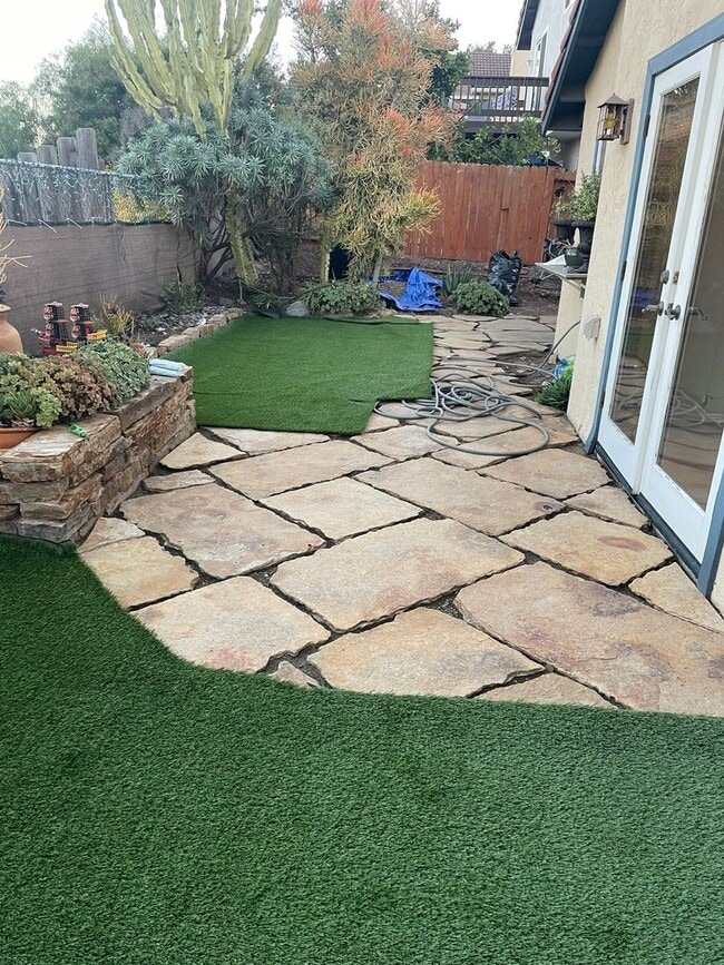 Building Photo - 2 bed 2 bath single family residence. AVAILABLE 5/16