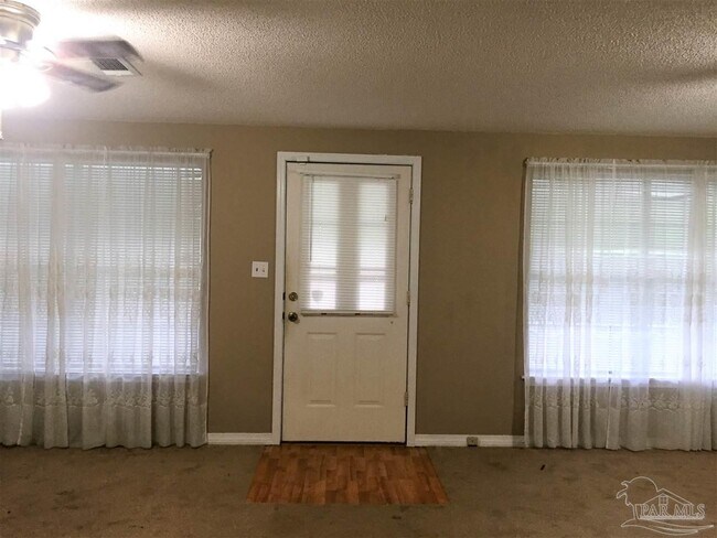 Foto del edificio - 403 Palm Ct