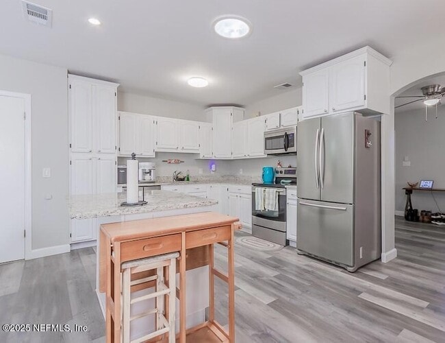 Building Photo - 1358 Hollyhock Cir