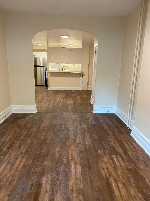 Building Photo - 428 W King St