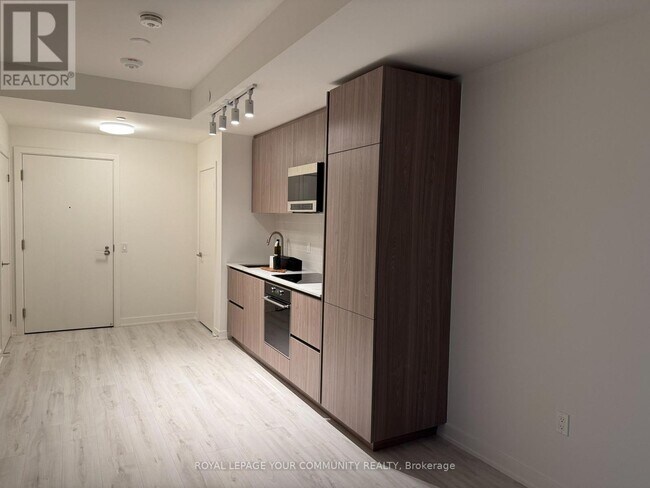 Photo du bâtiment - 120 Broadway Ave