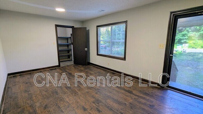 Building Photo - 104 E Acres Dr SE