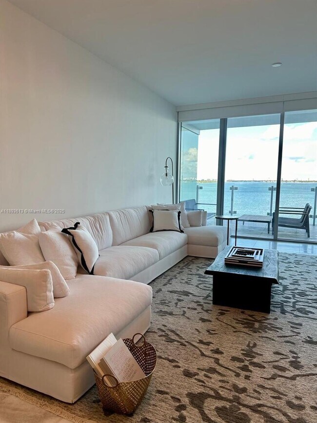 Foto del edificio - 700 NE 26th Terrace