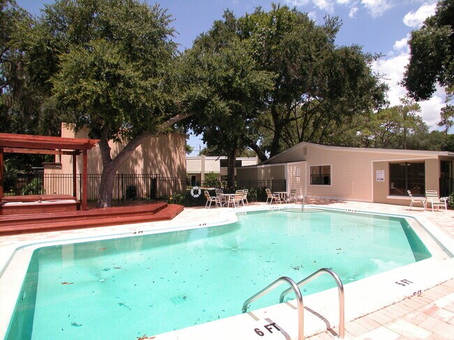 Foto del edificio - 2 STOREY TOWNHOME - PRIVATE YARD - GRAND OAKS