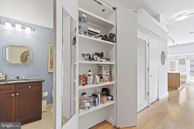 Foto del edificio - 675 E St NW