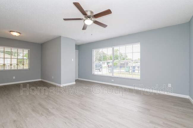 Building Photo - 1111 E Okaloosa Ave