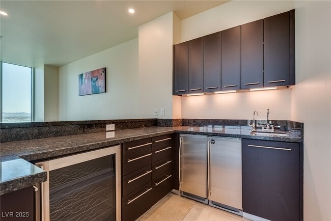 Building Photo - 2700 S Las Vegas Blvd