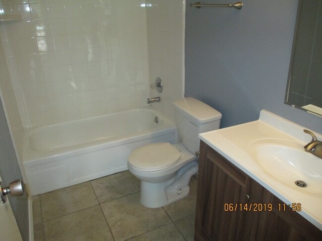 Building Photo - 7400 Bellerive Dr