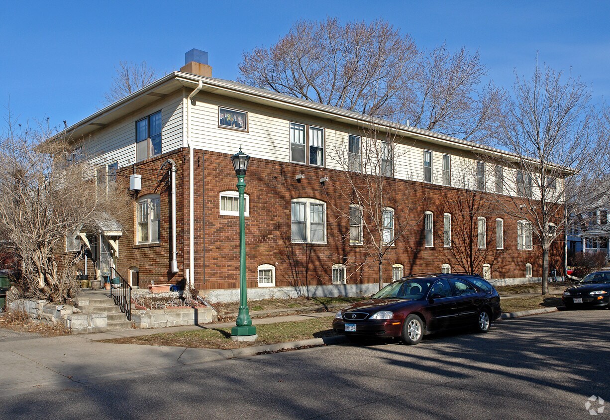 Primary Photo - 1668 Dayton Ave