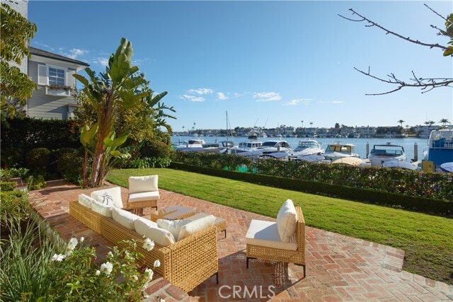 Building Photo - 2572 Bayshore Dr
