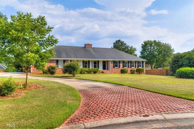 Building Photo - 302 Richmond Cir