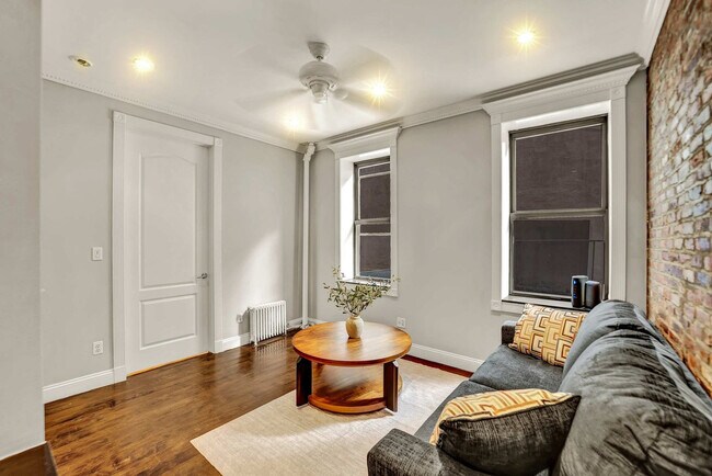 Building Photo - 346 E 18th St
