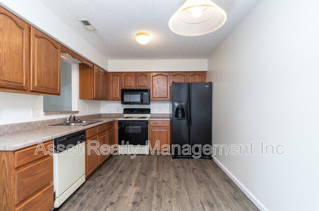 Foto del edificio - 385 Hawthorne Oaks Way