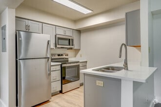 2BR, 1BA - 777SF - Golfview Apartments