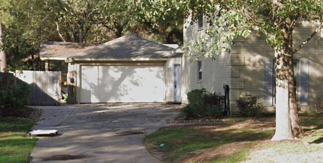 Building Photo - 6302 Hickorycrest Dr