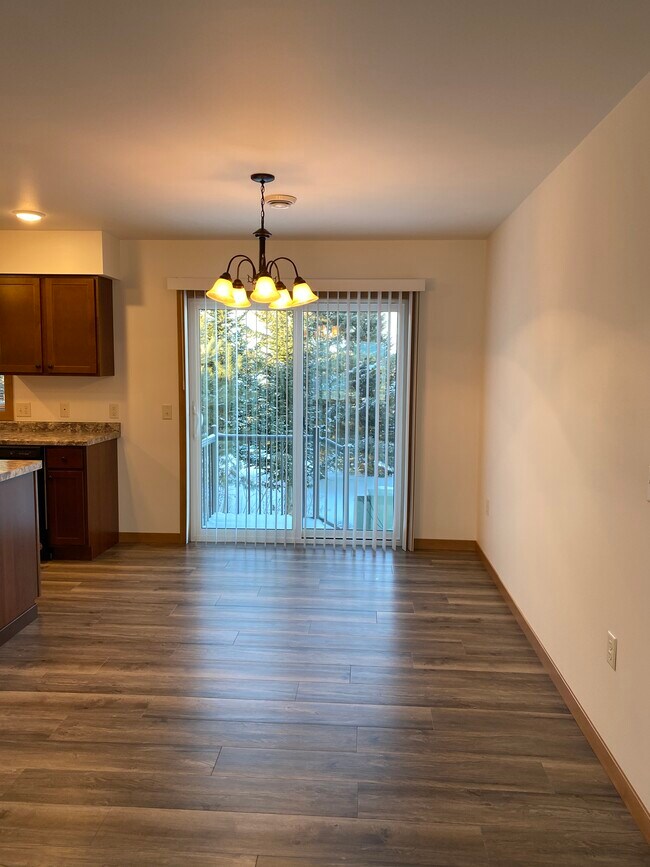Foto del edificio - 619 Spruce Ln