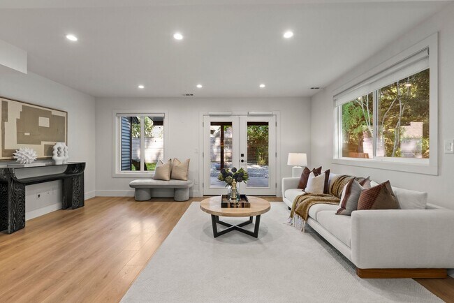 Building Photo - Updated 4BR Home in Norway Hill | Modern Kitchen, Covered Deck & Prime Bothell Location
