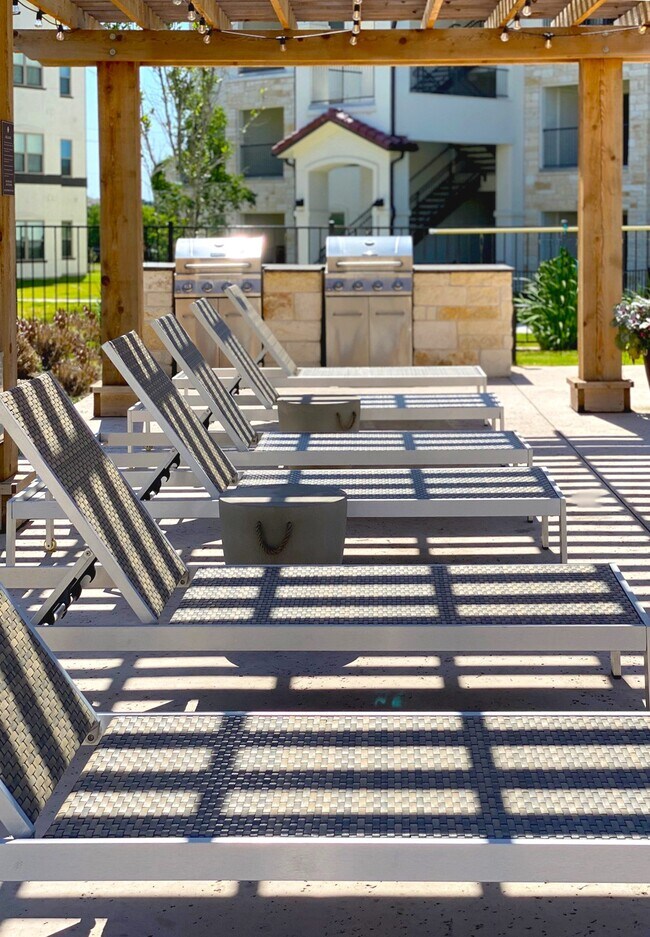 Avery Oaks Apartments Austin, TX