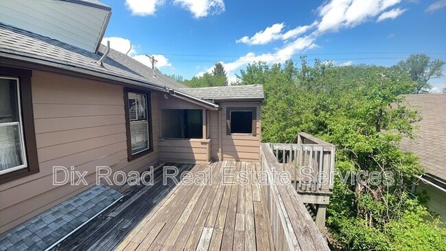 Building Photo - 424 Nordale Ave