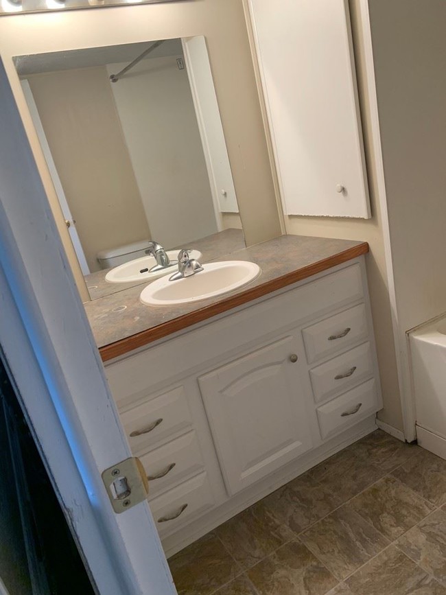 Building Photo - 3 br, 1.5 bath House - 1232 Sunburst Road