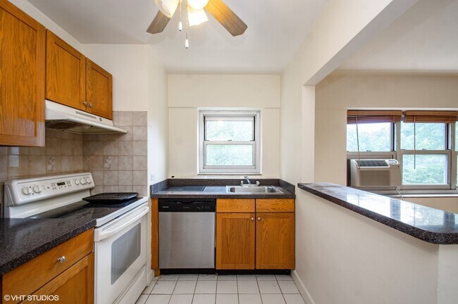 Building Photo - 4950 N Marine Dr