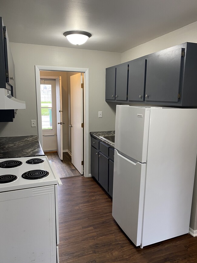 Kitchen - 1648 Sunfield St
