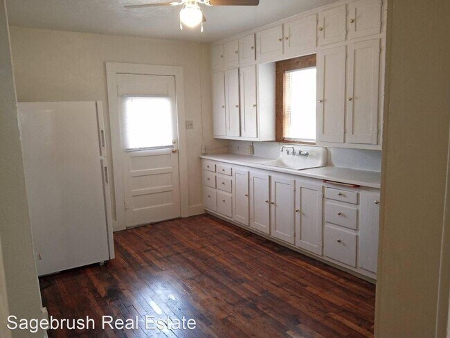 Foto del edificio - 3 br, 1 bath House - 1023 W. University