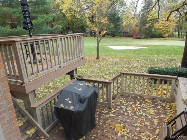 Building Photo - 4556 Golf View Dr