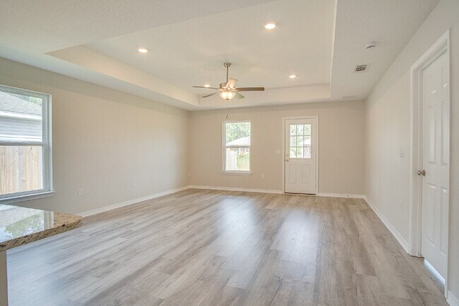 Foto del edificio - Celebrate the Holidays! Milton Gem – 3BR/2BA with Covered Porches + $250 Off First Month’s Rent!