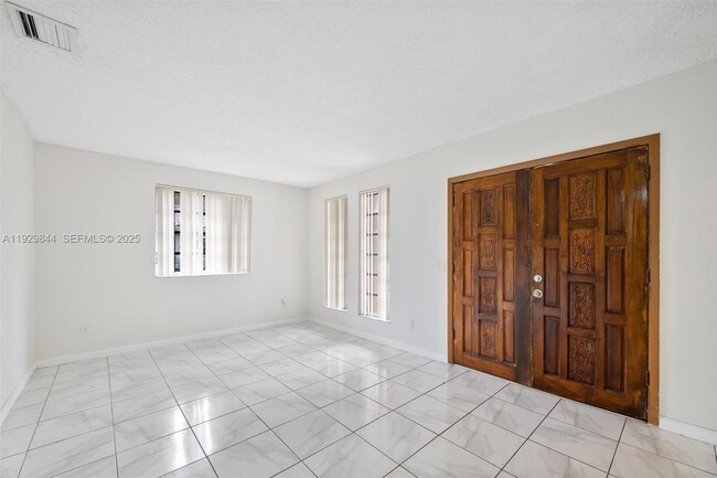 Building Photo - 1413 SW 19th St