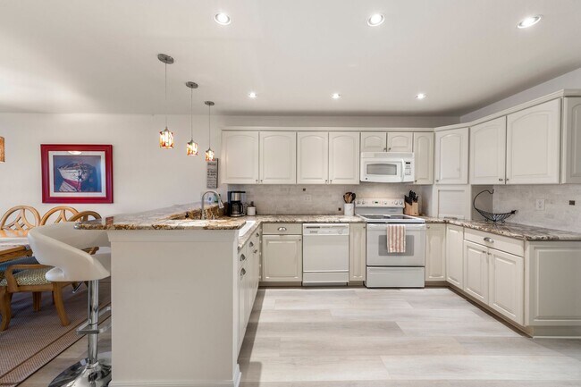 Foto del edificio - Seasonal Rental in Palm Bay Estates