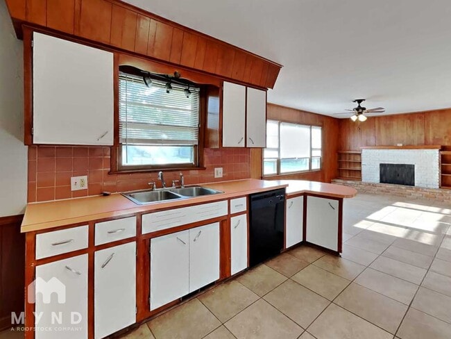 Building Photo - 1966 S Mayfair Ave