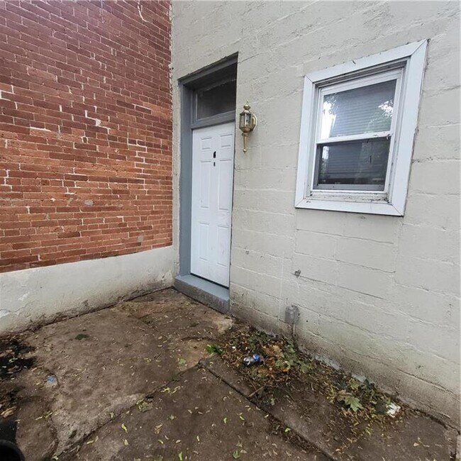 Building Photo - 136 N 11th St