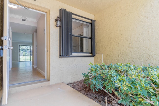 Building Photo - 1272 S Military Trail