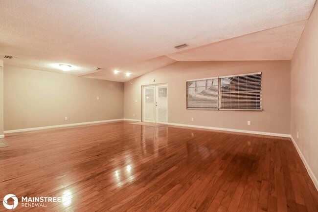 Building Photo - 2053 Whitney Dr, Clearwater, FL 33760