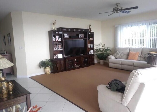Foto del edificio - 200 Harbor Walk Dr