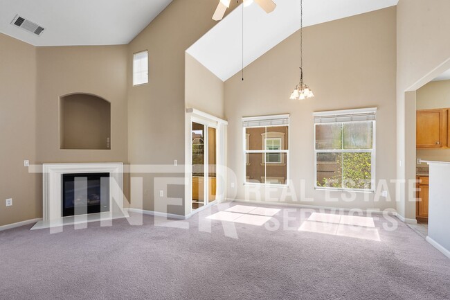 Foto del edificio - 5350 Dunlay Dr