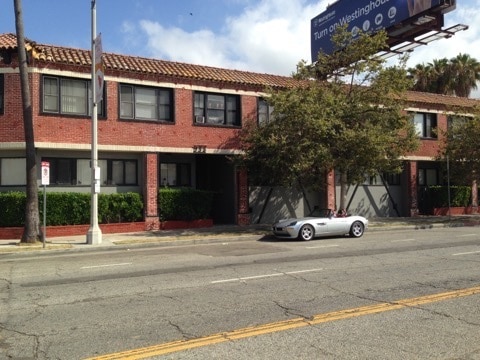Building Photo - 933 Venice Blvd