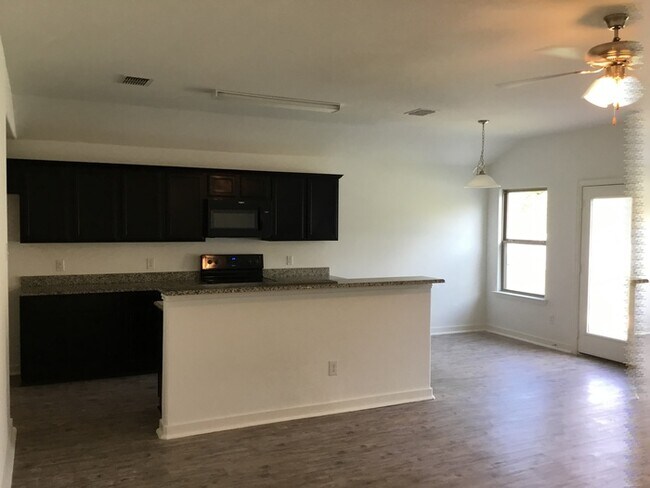 Building Photo - 284 Meadowcrest Dr