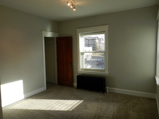 Foto del edificio - 814 E 2nd St