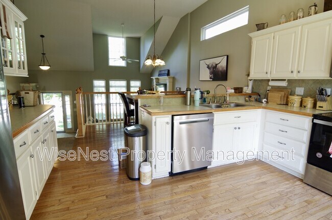 Foto del edificio - 21247 W 120th St