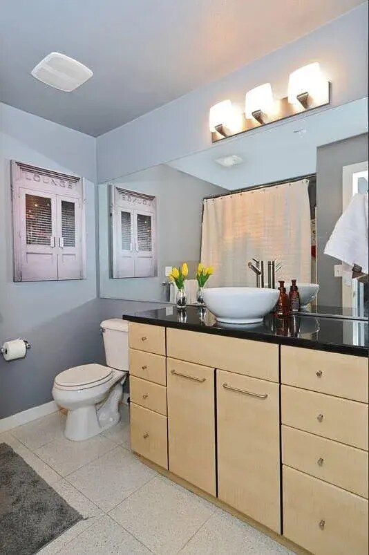 Bathroom - 1410 E Pine St