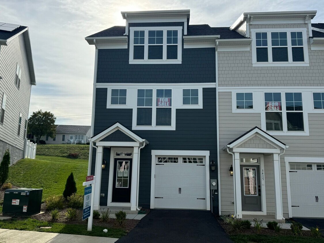 Foto principal - New Construction Townhouse for Lease with ...