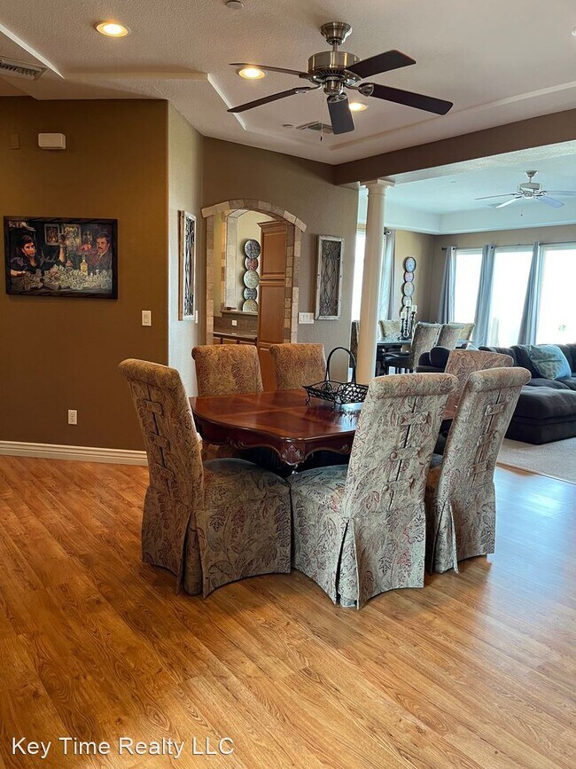 Foto del edificio - 3 br, 3 bath House - 3575 McCormick Blvd D201