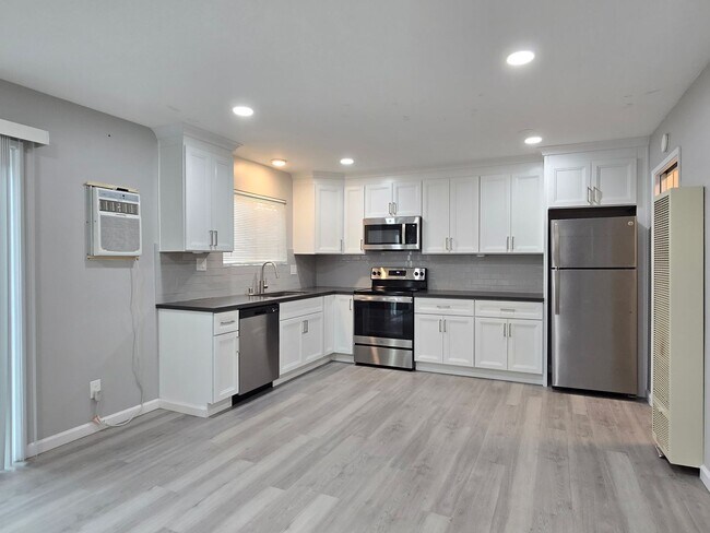 Foto del edificio - 3756-3762 Poinciana Dr