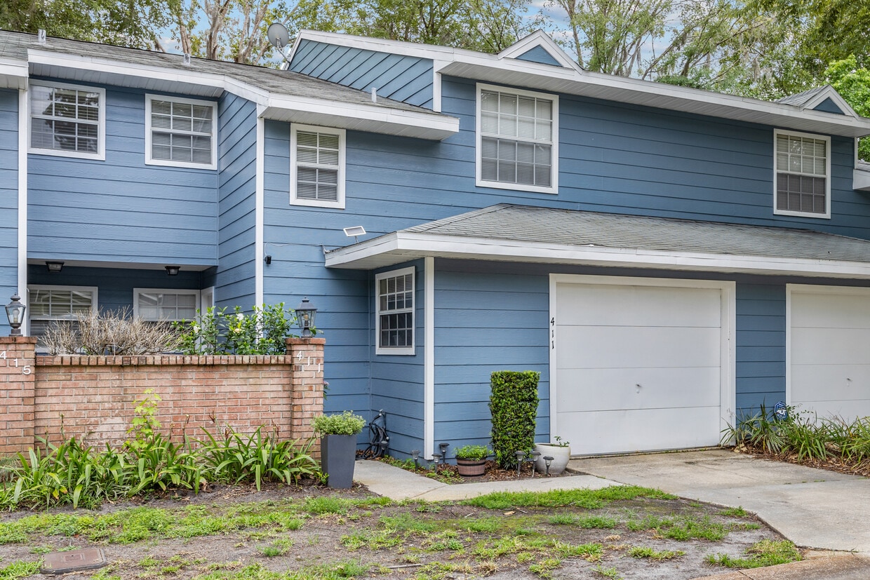 Foto principal - 411 NW 50th Blvd